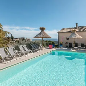 https://mas-des-romarins-gordes.fr-provencehotel.com
