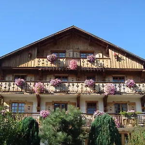 https://la-griyotire-hotels-chalets-de-tradition-praz-sur-arly.hotels-rhonealpes.com